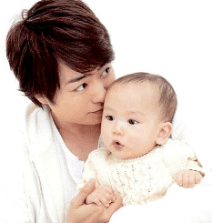 櫻井翔さんと赤ちゃんの画像